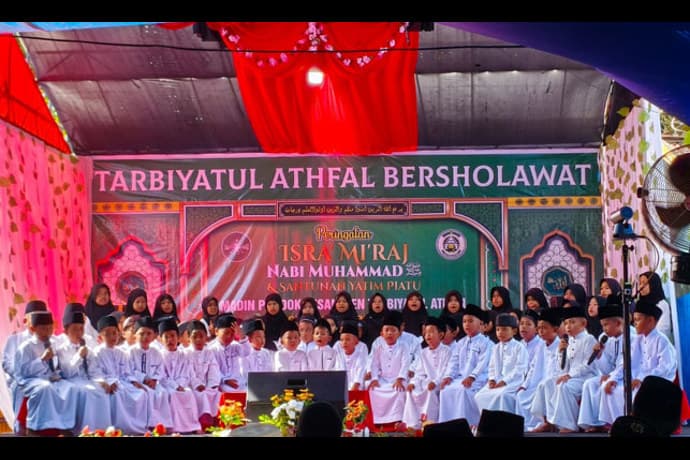 Foto berita: Pentingnya Pendidikan Agama Sejak Dini, Ponpes Tarbiyatul Athfal Gelar Peringatan Isra Mi’raj dan Santunan
