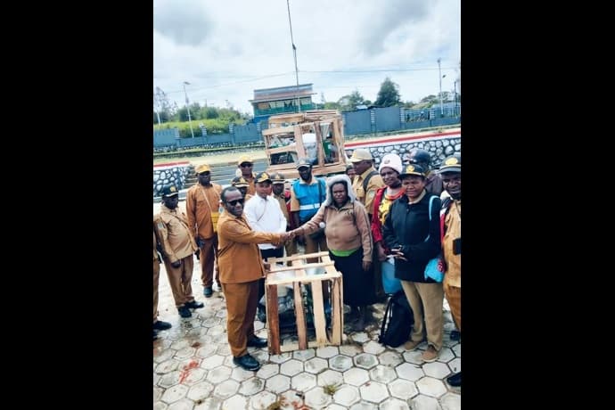 Foto berita: Pemda Deiyai, Bantu Mesin Pelet Ternak B2 kepada Warga