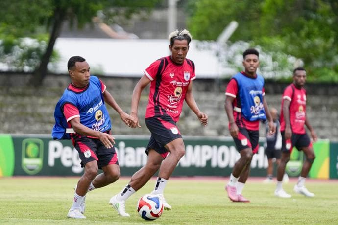 Foto berita: Persaingan Papan Atas Memanas, Persipura Usung Balas Dendam