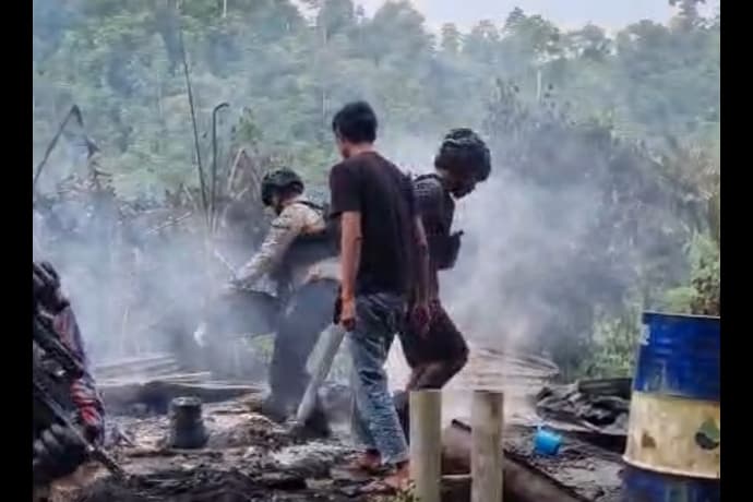 Foto berita: 2 Tewas, KKB Serang dan Bakar Pos PT Kristalin