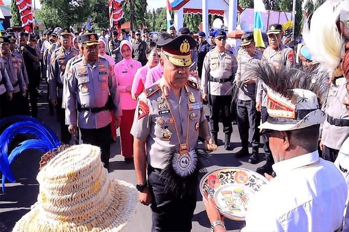 Foto berita: Mayawa Partisipasi Penjemputan Kapolda Papua Tengah