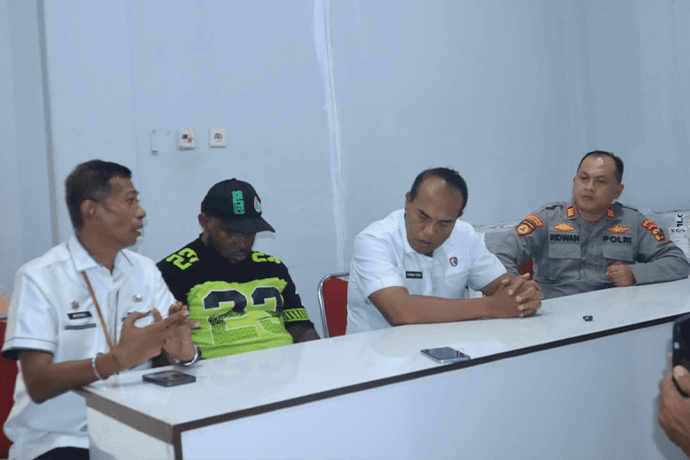 Foto berita: Yohanis Yanwarin: Pemda Berkomitmen Dukung Kompetisi Liga 4