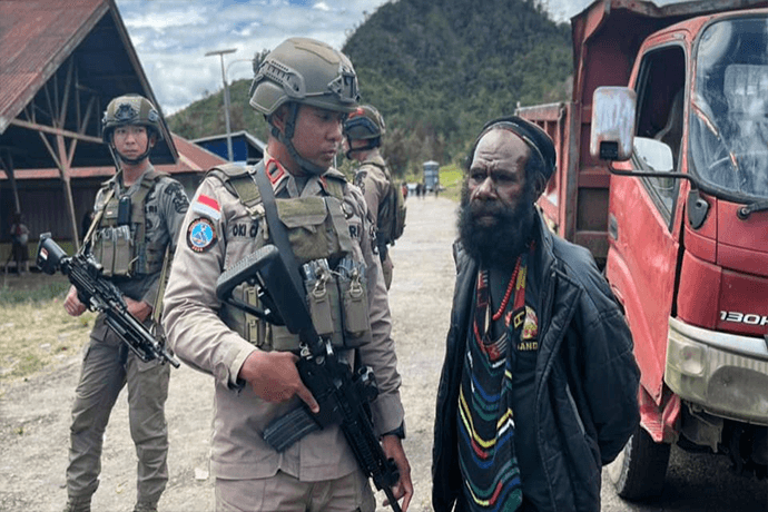 Foto berita: Patroli di Ilaga, Jaga Keamanan Sambil Bangun Percakapan dengan Warga
