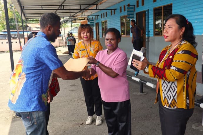 Foto berita: 70 Eks TH K2 Resmi Jadi PNS di Papua Tengah, BKPSDM Tekankan Disiplin dan “Budaya Malu”