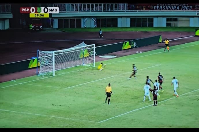 Foto berita: Sempat Gagal Dari Titik Finalti, Persipura Sementara Unggul 1 Gol