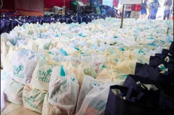 Foto berita: PLN Salurkan Ribuan Paket Sembako untuk Warga Papua Barat, Ringankan Beban di Tengah Harga Melonjak