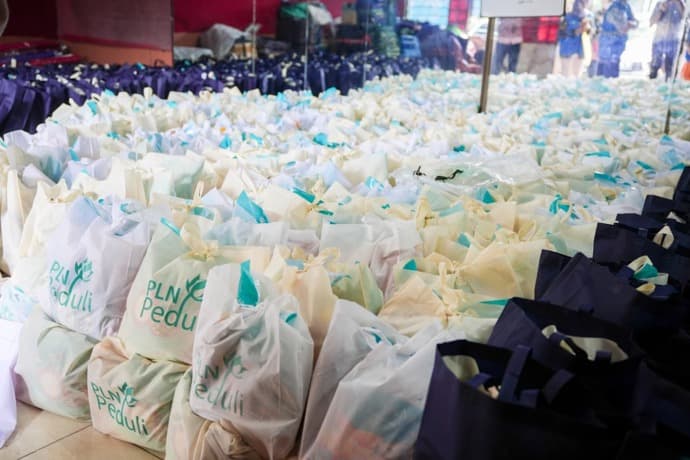 Foto berita: PLN Salurkan Ribuan Paket Sembako untuk Warga Papua Barat, Ringankan Beban di Tengah Harga Melonjak