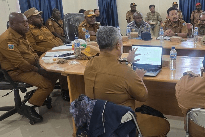 Foto berita: Kepala Bapperida Intan Jaya Sampaikan Laporan Kinerja KDH/WKDH Dalam Pelaksanaan PSN