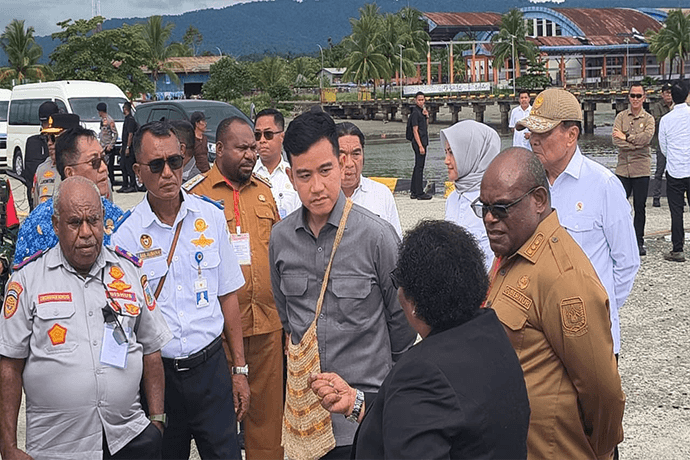Foto berita: Wapres Gibran Tinjau Pelabuhan Samabusa Nabire: Dorong Perluasan Dermaga Atasi Keterbatasan Kapasitas