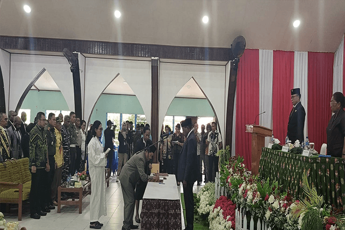 Foto berita: Bupati Nabire Lantik Sekda dan Pejabat Eselon II, Tekankan Evaluasi Kinerja Total