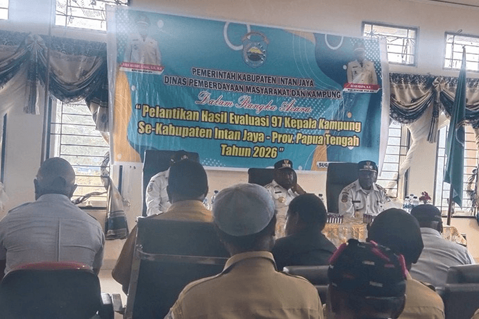 Foto berita: Bupati Intan Jaya Lantik 97 Kepala Kampung