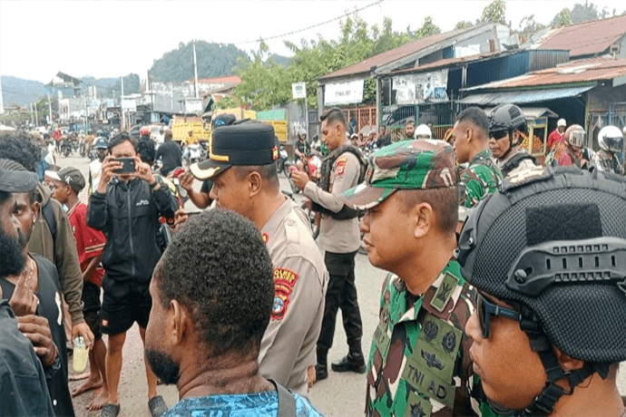 Foto berita: Kapolres Temui Massa Aksi Fort Masyarakat Bergerak di Pasar Karang