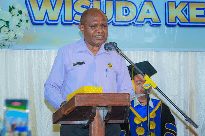 Foto berita: Staf Ahli III Gubernur Hadiri Wisuda Angkatan III STMIK Pesat Nabire
