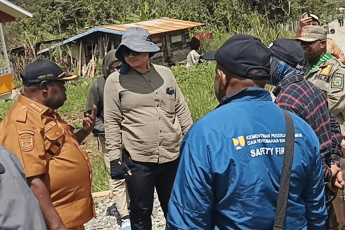 Foto berita: Kawal Akuntabilitas, Bupati Yudas Tebai Tinjau Langsung Audit Lapangan BPK RI di Dogiyai