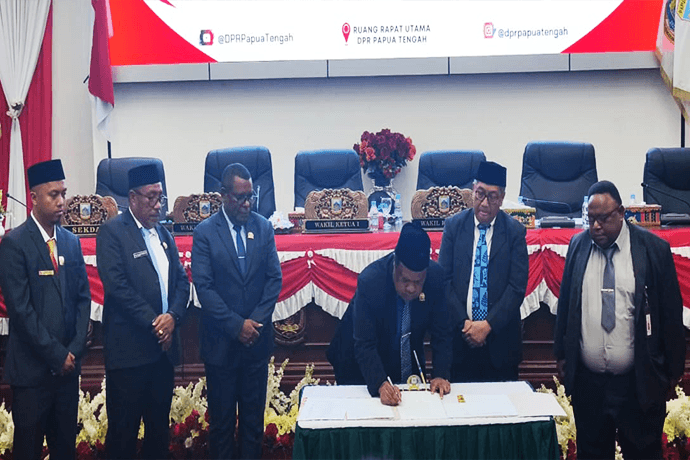 Foto berita: DPR Papua Tengah Sahkan 36 Judul Propemperda di Sidang Paripurna