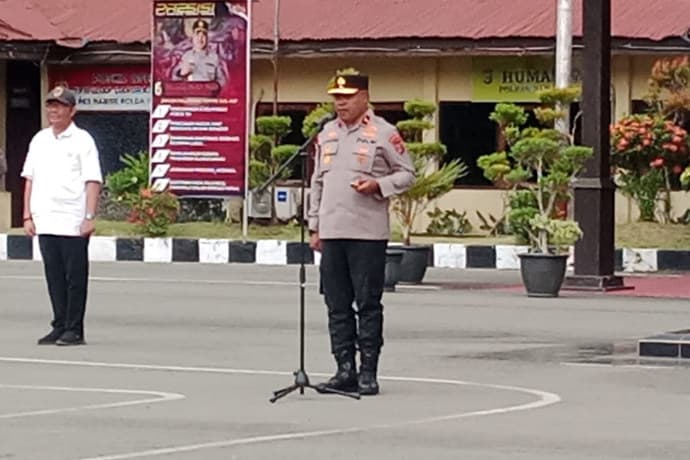 Foto berita: Kapolda Papua Tengah Pimpin Apel Gabungan Konsolidasi Usai Aksi Mahasiswa Puncak di Nabire