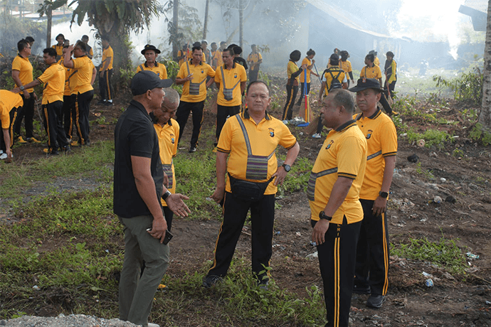 Foto berita: Wakapolda Pimpin Jumat Bersih Bersama Polda Papua Tengah
