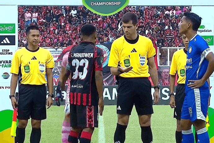 Foto berita: Persipura Tumbang di Kandang, Adhyaksa FC Kunci Tiket Super League
