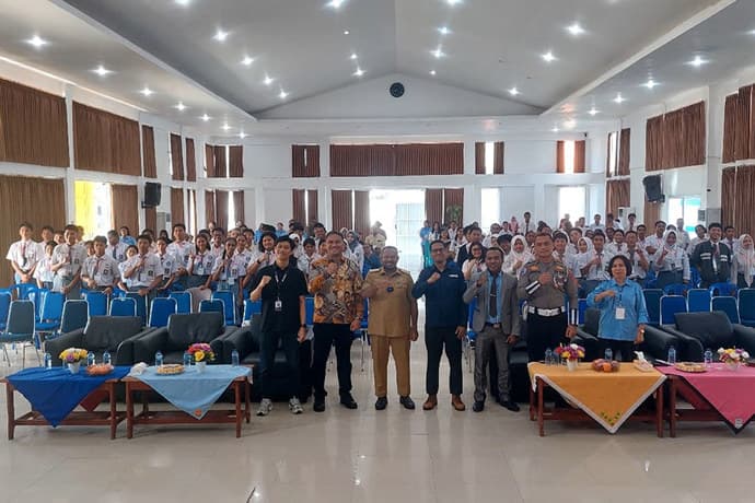 Foto berita: Perdana di Papua, Puluhan Siswa SMA/ SMK Ramaikan Maxim Kuis Cerdas Cermat di Kota Sorong