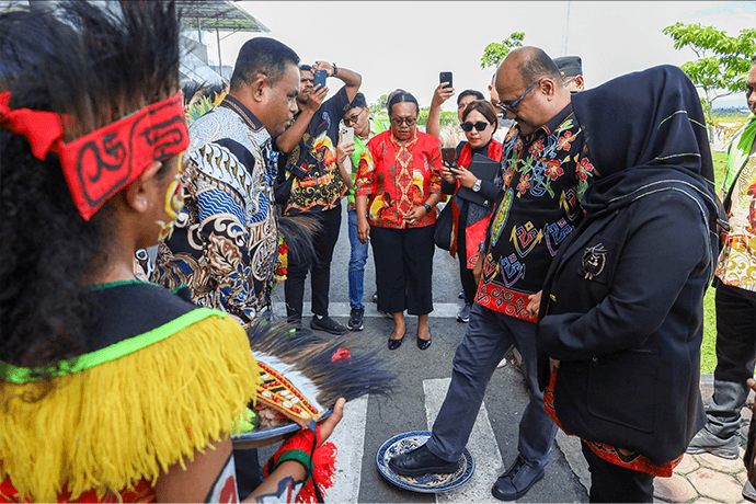 Foto berita: Kajati Papua Tiba di Nabire, Tandatangani Nota Kesepahaman Bersama Pemprov Papua Tengah