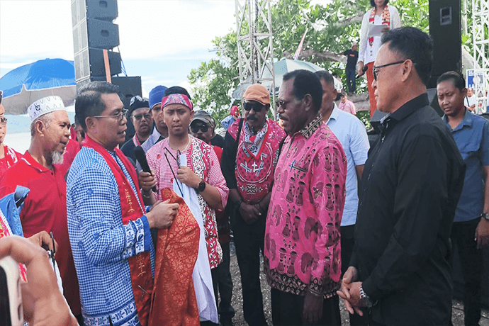 Foto berita: Bupati Mesak Magai Hadiri Makan Patita, Apresiasi Kontribusi Besar Warga Maluku di Nabire