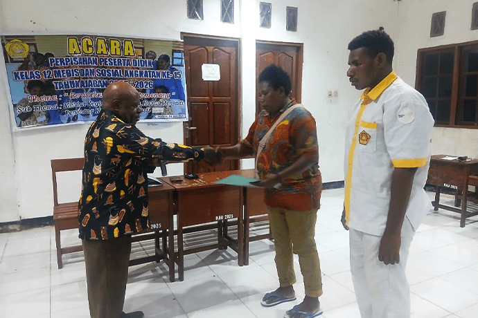 Foto berita: Angkatan XV SMK Kesehatan Anigou Nabire Gelar Perpisahan