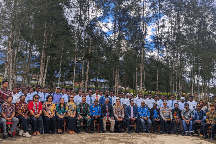 Foto berita: Penamatan SMAN 1 dan SMKN 1 Ilaga Penuh Haru, Pemkab Puncak Siapkan Beasiswa hingga Luar Negeri