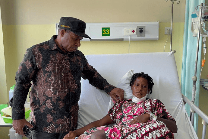 Foto berita: Pj Sekda Kawal Langsung Operasi Ibu Hamil Korban Penembakan di RS Dian Harapan Jayapura