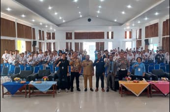 Foto berita: Perdana di Papua, Puluhan Siswa SMA/ SMK Ramaikan Maxim Kuis Cerdas Cermat di Kota Sorong