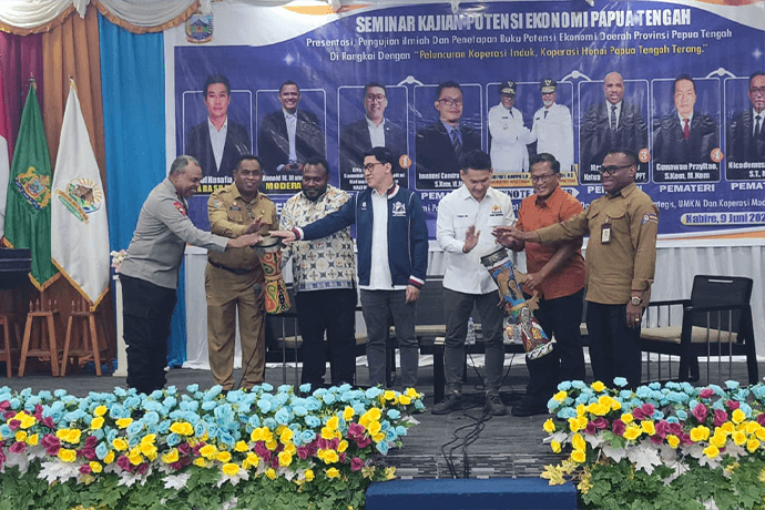 Foto berita: Kadin Luncurkan Buku Potensi Ekonomi dan Koperasi Dongkrak Pengusaha Papua Tengah