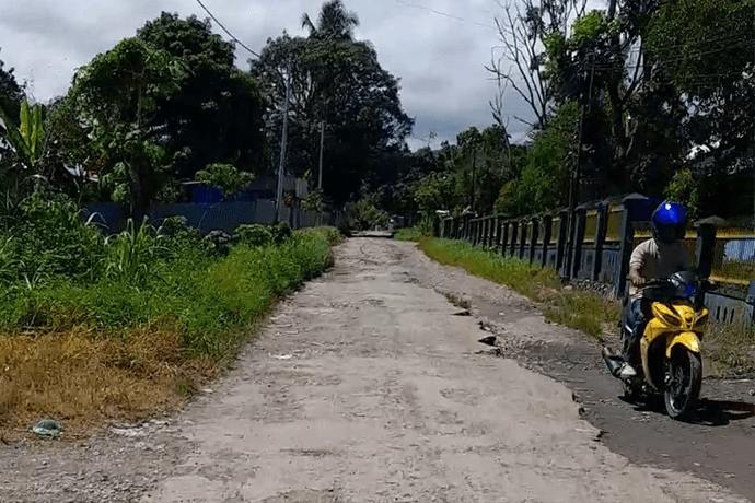 Foto berita: Jalan Yapis Nabire Rusak Total!