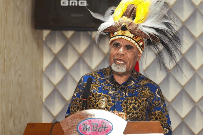 Foto berita: Wagub Papua Tengah: Euforia Piala Dunia 2026 Jangan Patakan Disiplin Kerja ASN