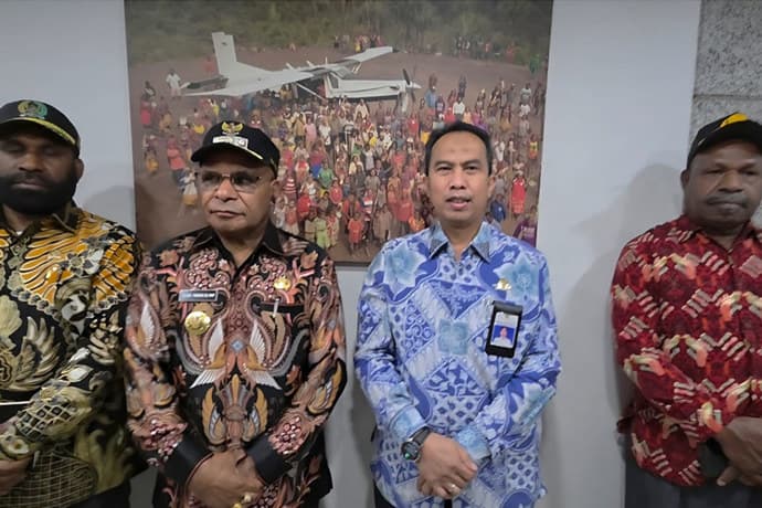 Foto berita: Bupati Elvis Tabuni : Pengembangan Bandara Sinak Jadi Oleh-oleh Untuk Masyarakat Puncak