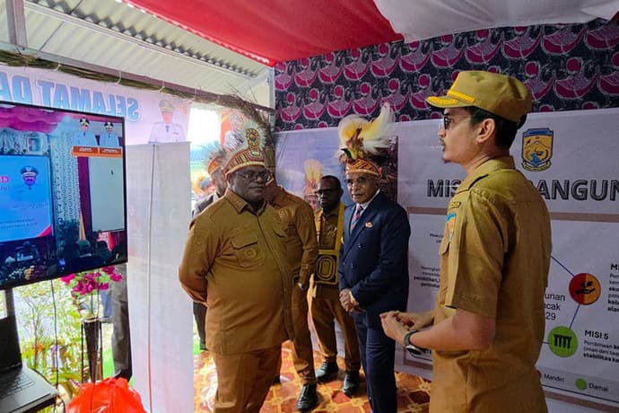 Foto berita: Pameran Pembangunan Satu Tahun Kepemimpinan Elvis Tabuni – Naftali Akawal, Pamerkan Prestasi Kinerja OPD