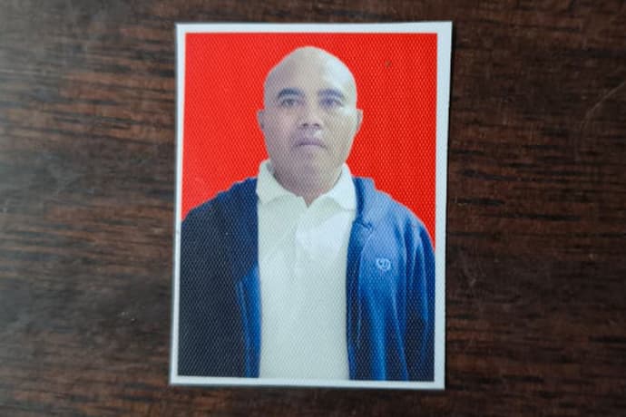 Foto berita: Pastor Yonas Priono Sahkan Pasangan Suami Istri dan Baptis Anak dalam Perayaan Kenaikan Tuhan Yesus di Moanemani