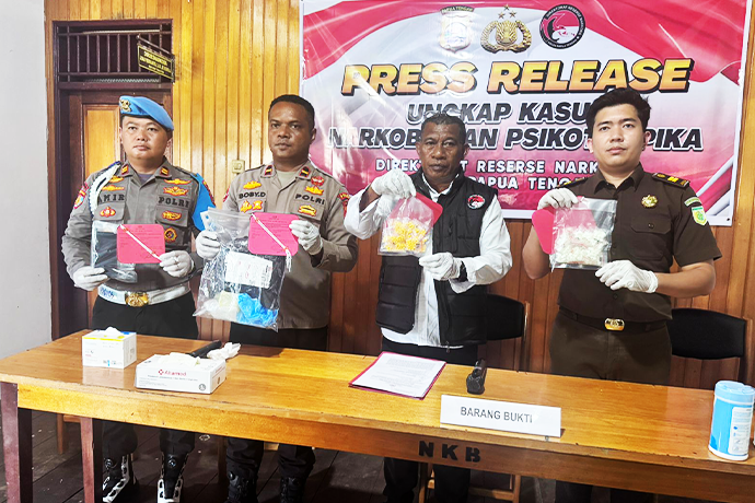Foto berita: Ditresnarkoba Polda Amankan Pengedar Obat Keras Ilegal