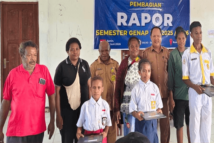 Foto berita: Tutup Tahun Pelajaran SD, SMP dan SMK Anigou Serahkan Raport Semester Genap Serempak