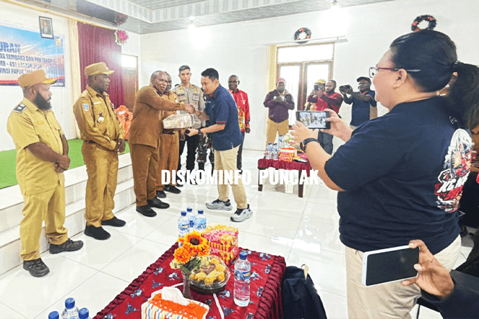 Foto berita: Pemkab Puncak Salurkan Bansos Rp22,1 Miliar untuk Warga di 25 Distrik
