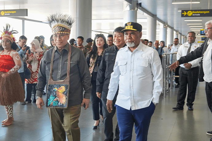 Foto berita: Wamen Bappenas Tiba di Timika Disambut Wagub Geley