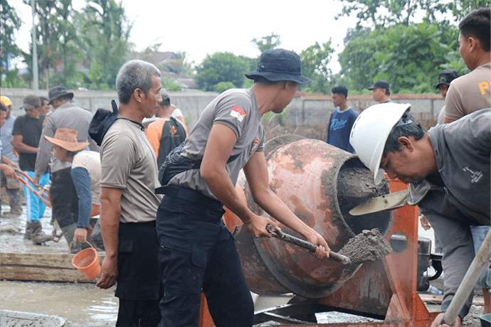 Foto berita: Gotong Royong Bersama Satgas ODC, Warga Timika Rasakan Manfaat Akses Pemakaman Lebih Baik