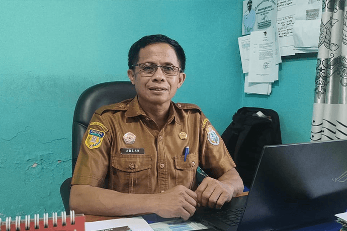 Foto berita: DLH Nabire Tegaskan Pelaku Usaha Dilarang Buang Sampah di Jalur Hijau