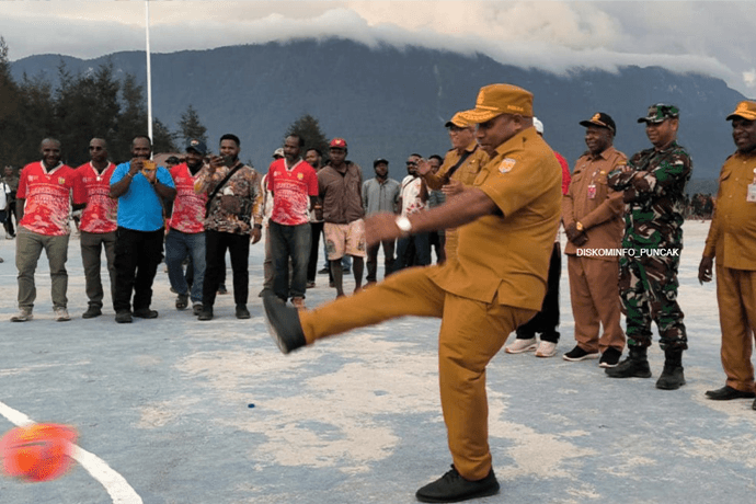 Foto berita: Puncak Buka Turnamen Futsal dan Voli HUT RI