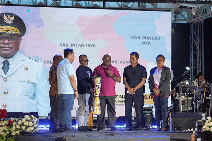 Foto berita: Meki Nawipa Ajak Warga Semarakkan HUT Papua Tengah