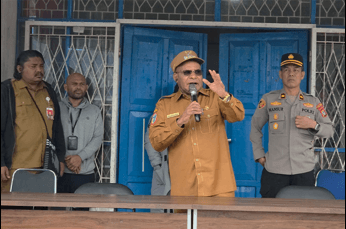Foto berita: Bupati Puncak Serahkan Dana Desa Rp54 Miliar
