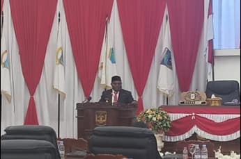 Foto berita: Pendapatan APBD Papua Tengah 2025 Lampaui Target, Gubernur Meki: Surplus Capai Rp345 Miliar