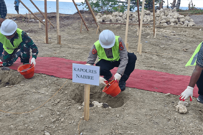 Foto berita: Kapolres Hadiri Peletakan Batu Pertama Pembangunan Kampung Nelayan Merah Putih