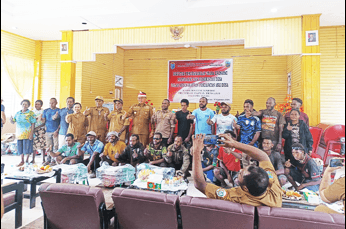 Foto berita: DPMK Serahkan Bantuan Mesin Penggiling Pakan untuk Tingkatkan Ekonomi Kampung
