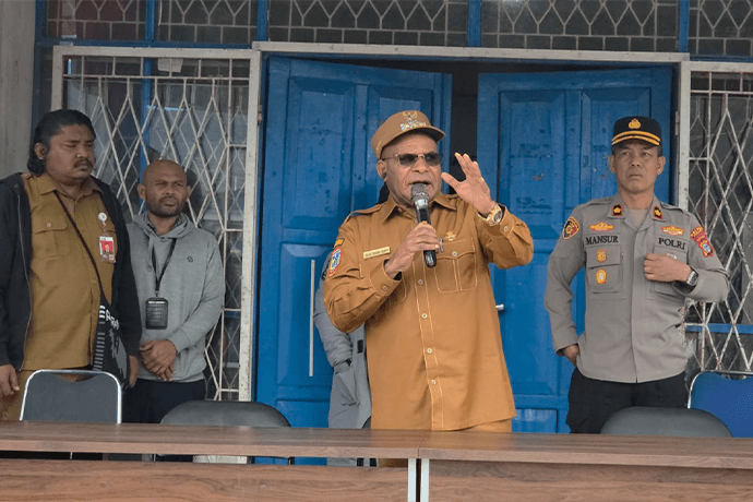 Foto berita: Bupati Puncak Serahkan Dana Desa Rp54 Miliar