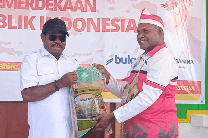 Foto berita: Panen Perdana Beras Lokal, Bupati Nabire Apresiasi Keberhasilan Dinas Ketahanan Pangan