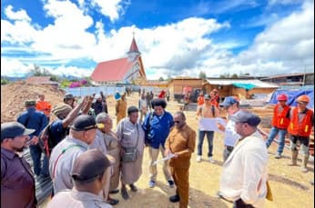 Foto berita: MRP Tinjau Pembangunan Dana Otsus di Deiyai